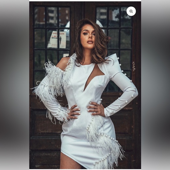 Dejzi White Feathered Long Sleeve Dress - Picture 9 of 9